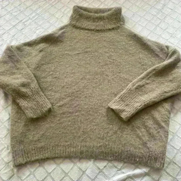 Express Fuzzy Turtleneck Sweater - Picture 3 of 11